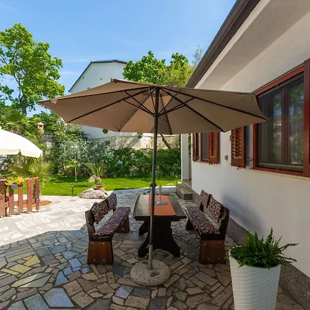 Haus Sole By Interhome Semesterbostad Poreč